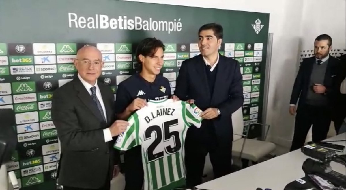 Diego Lainez fue convocado por el Betis para su próximo partido