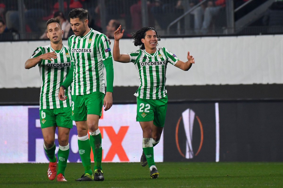 Diego Lainez hace historia en el Real Betis
