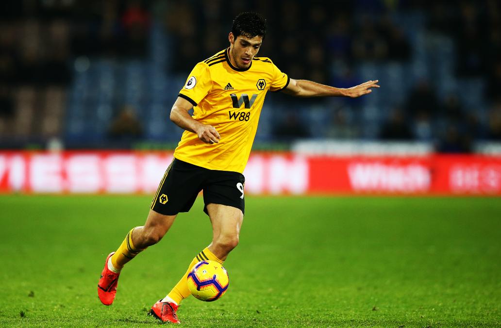 Raúl Jiménez nuevamente anota gol y asiste en Premier League