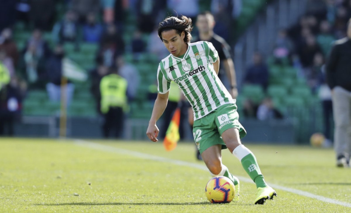 Diego Lainez es puesto transferible por parte del Betis