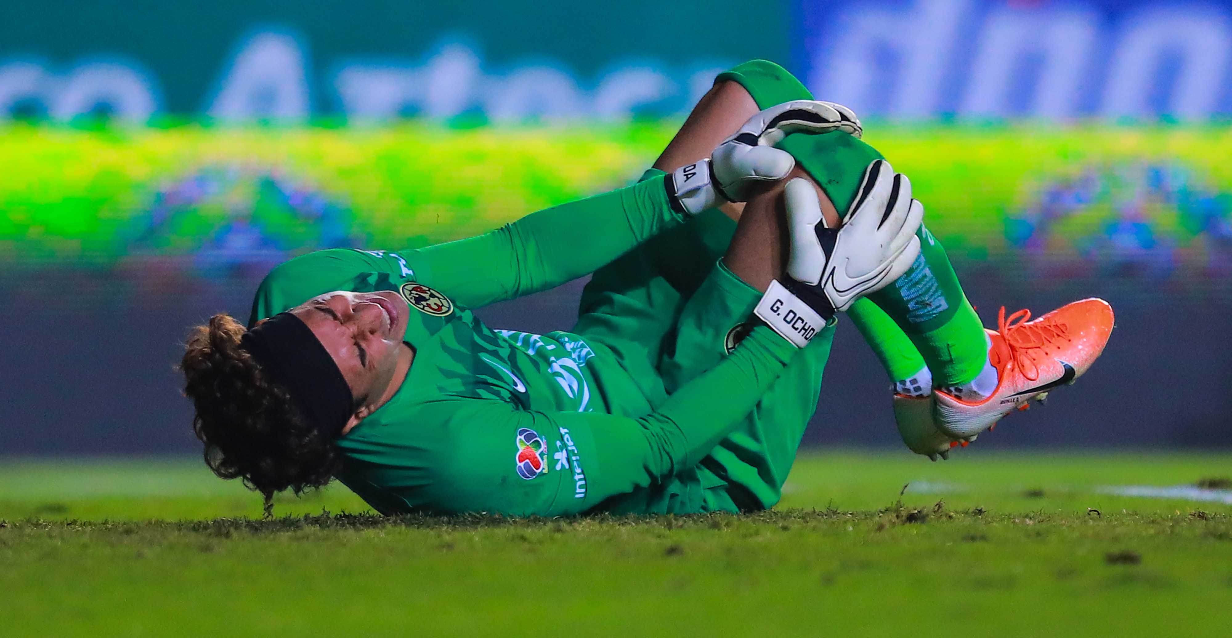 Guillermo Ochoa se perderá varios partidos por lesión