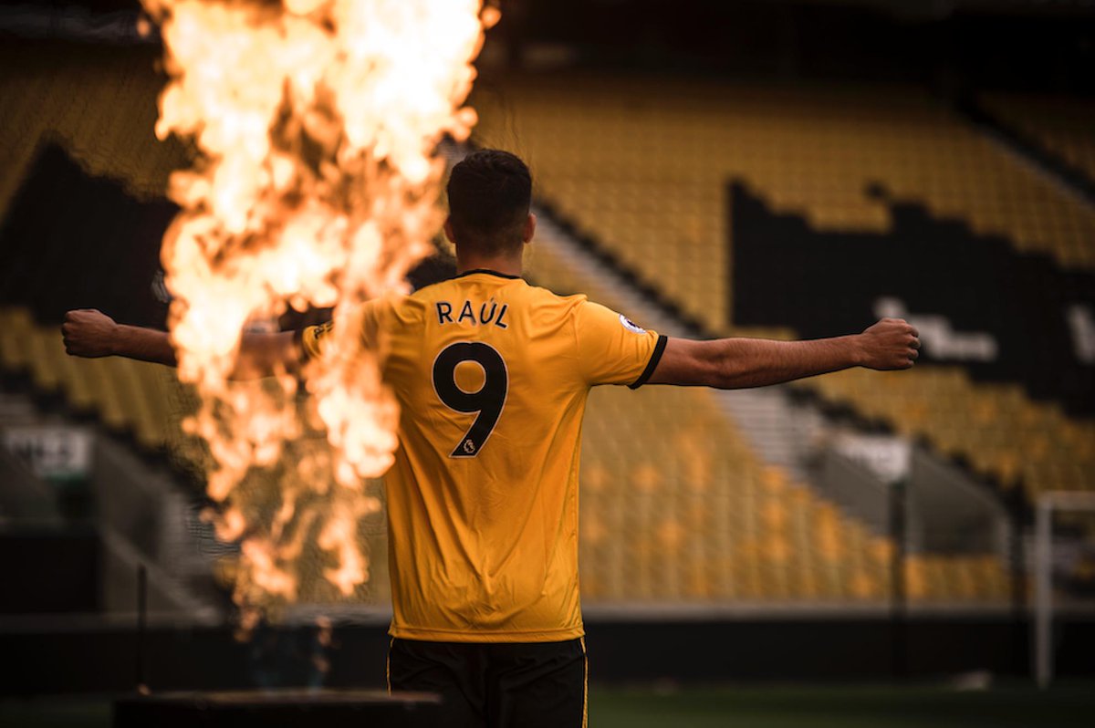 Raúl Jiménez renueva contrato con Wolves