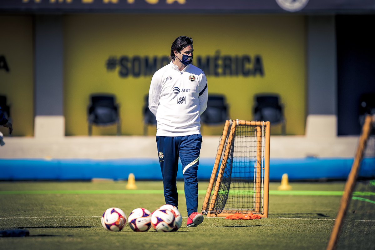 La primer conferencia de prensa de Solari