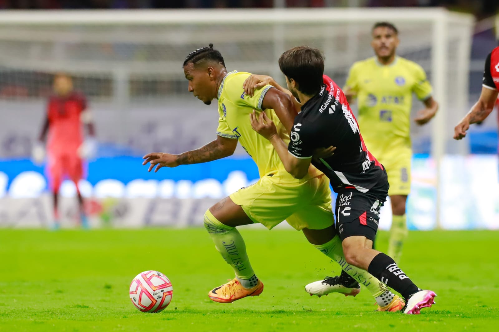 Roger Martínez se aleja de Boca Juniors