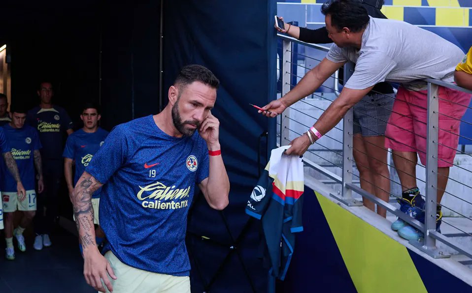 El polémico gesto de Miguel Layún tras ser abucheado en el Azteca