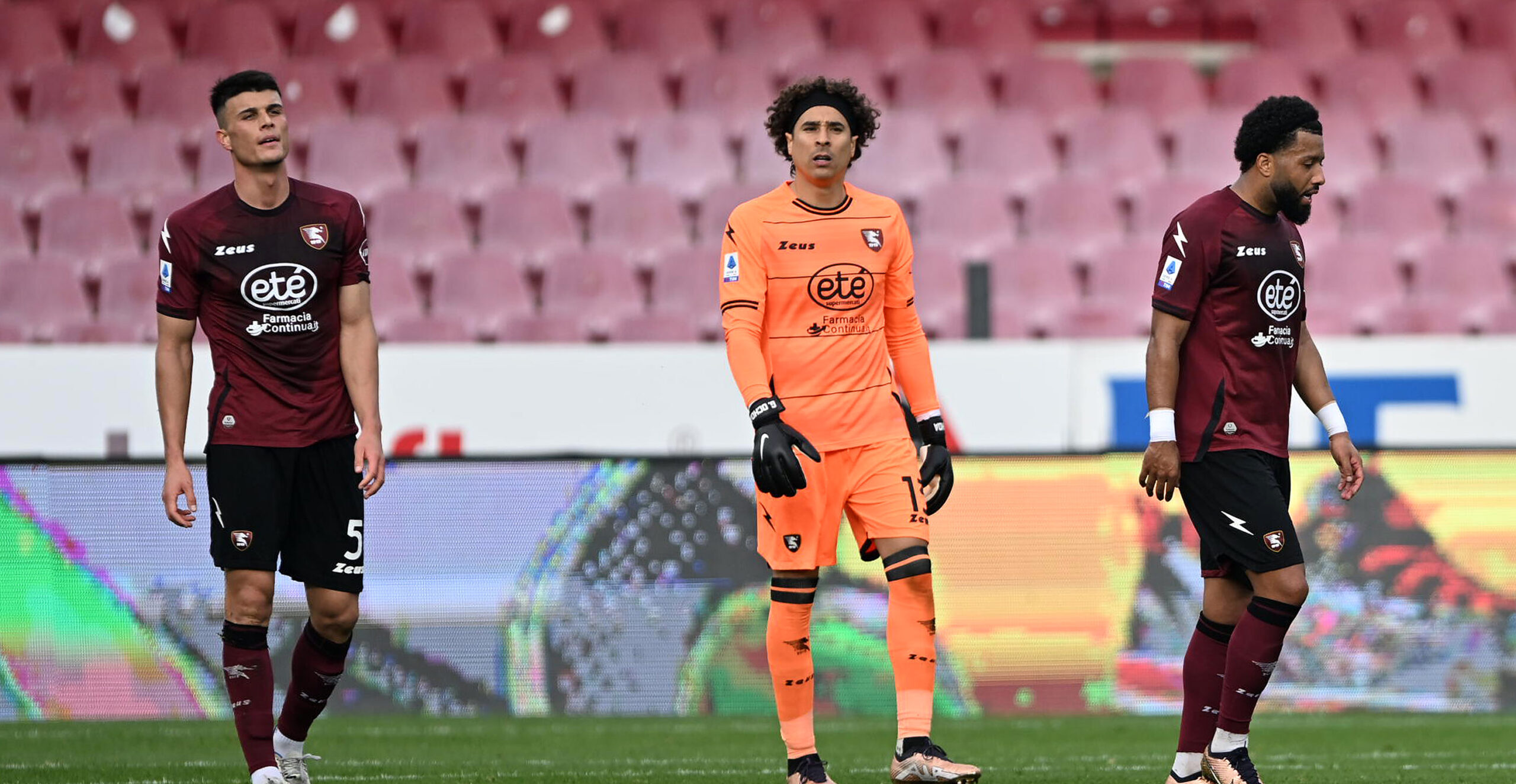 Guillermo Ochoa perdió la titularidad en Salernitana